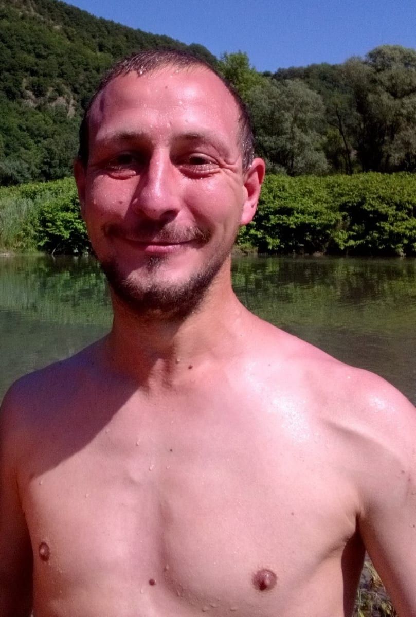 Niki - Rencontre gay à Romont BE Profil de Niki, 44 ans, Rencontre gay à Romont BE (Berne)
