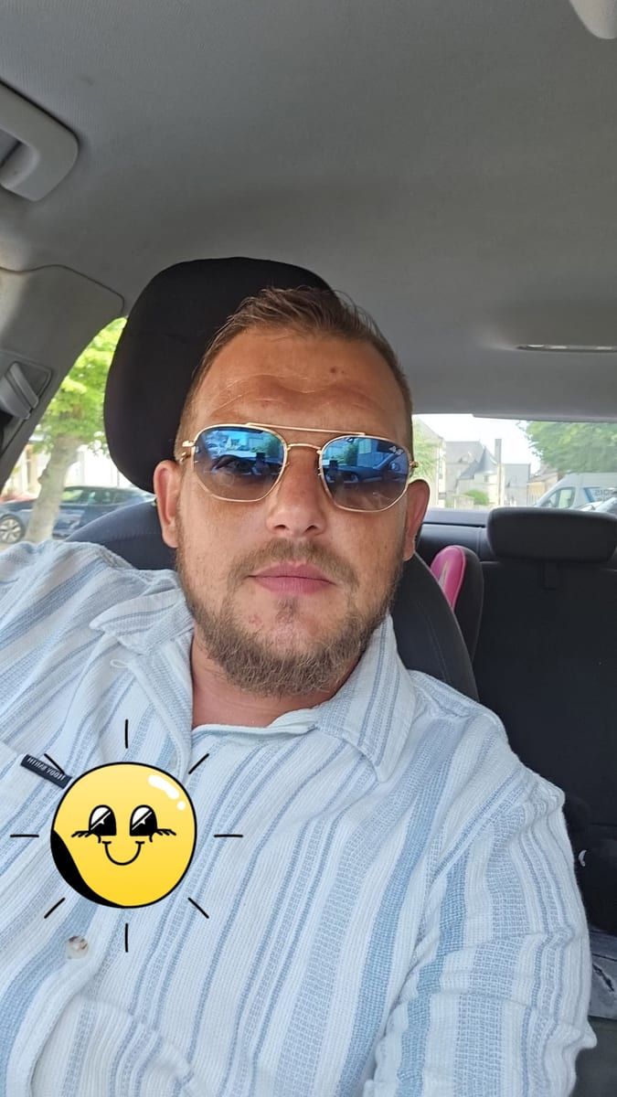 Jessym - Rencontre gay à Gurbrü Profil de Jessym, 33 ans, Rencontre gay à Gurbrü (Berne)