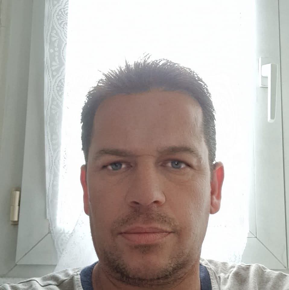 Leander - Rencontre gay à Gadenstätt Profil de Leander, 31 ans, Rencontre gay à Gadenstätt (Grisons)
