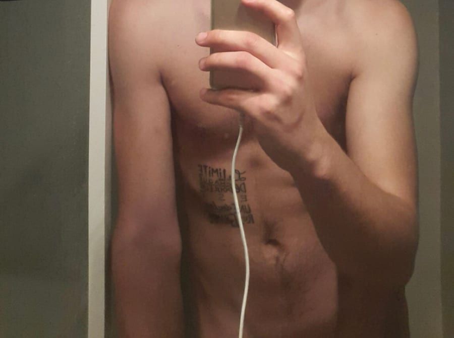 Leroy - Rencontre gay à Menzonio Profil de Leroy, 22 ans, Rencontre gay à Menzonio (Tessin)