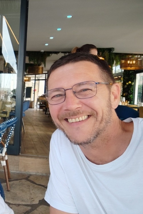 Patern - Rencontre gay à Saules Profil de Patern, 43 ans, Rencontre gay à Saules (Neuchâtel)