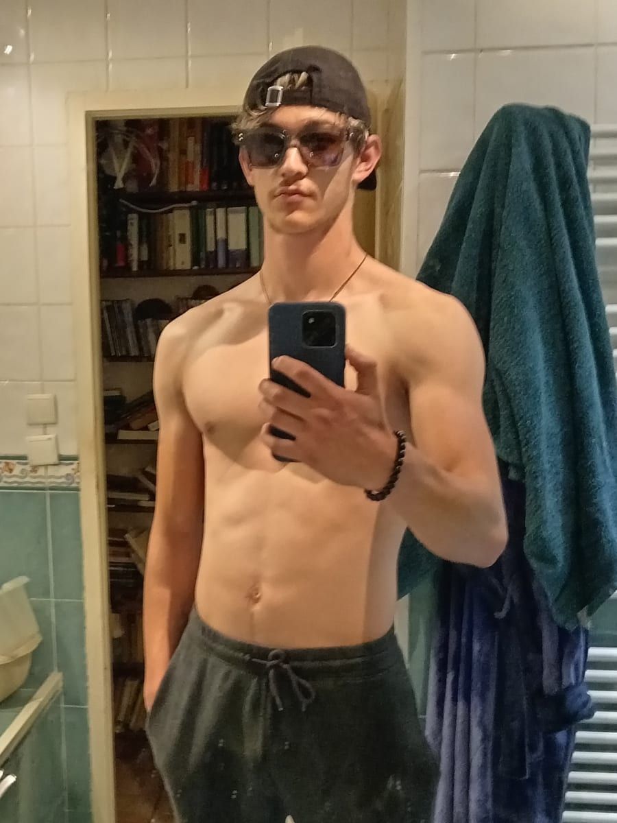 Dewi - Rencontre gay à Davos Clavadel Profil de Dewi, 39 ans, Rencontre gay à Davos Clavadel (Grisons)